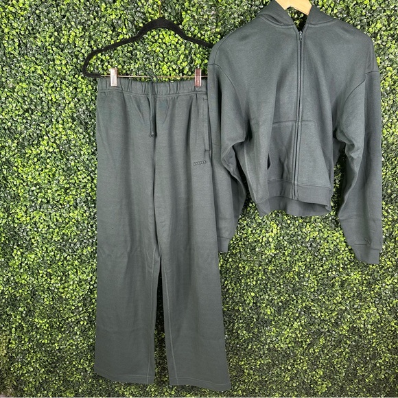 Nwt Skims Spruce zip up hoodie and straight leg fleece pants nwt set - Picture 8 of 17